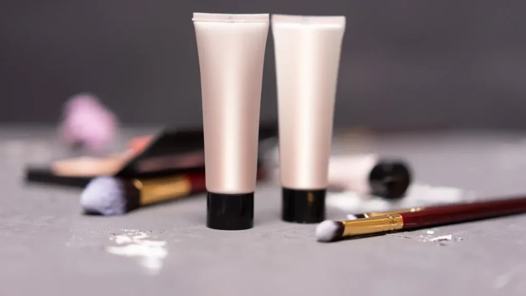 There are many shapes and sizes for cosmetic tubes